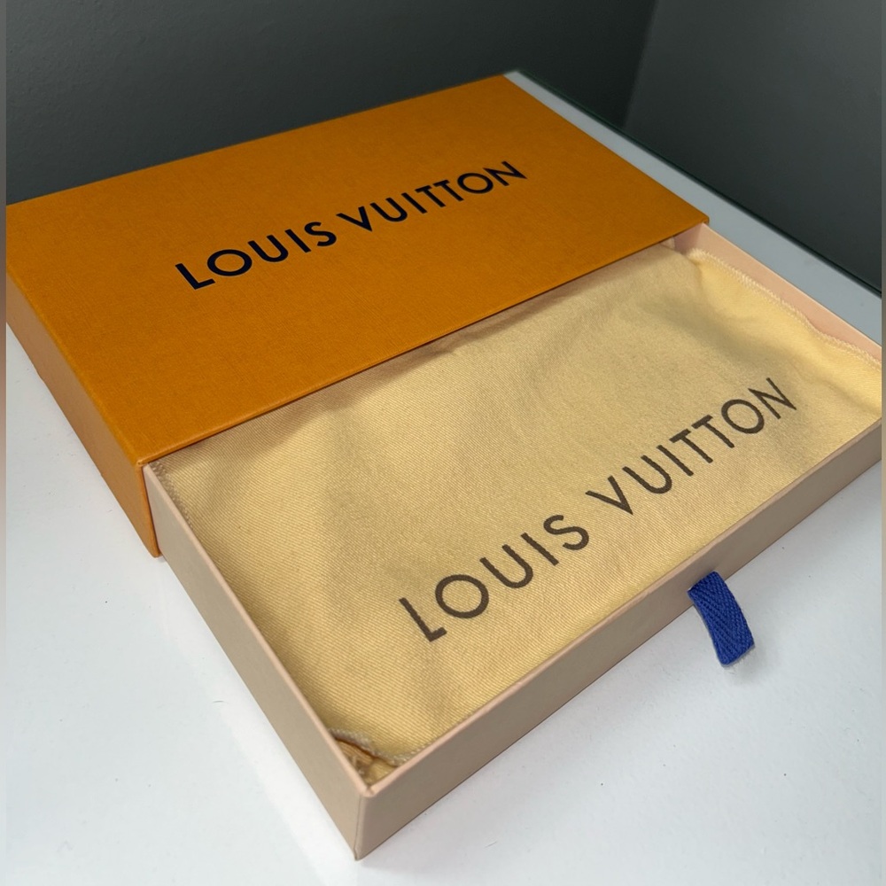 Louis Vuitton Tekashi Murakami Milla MM Pochette AA4028 - Picture 16 of 16